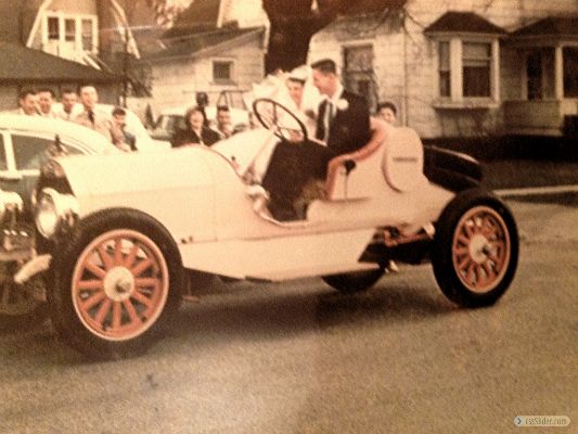 Larry and Earlene driving the Apperson